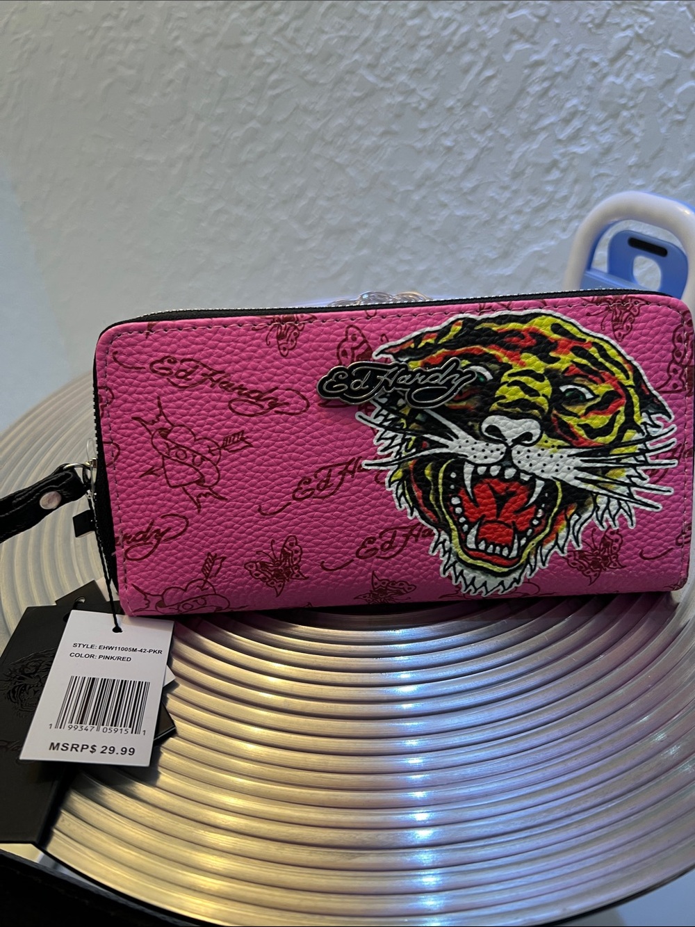 ED HARDY PINK SIGNATURE GRAPHIC TIGER WRISTLET.